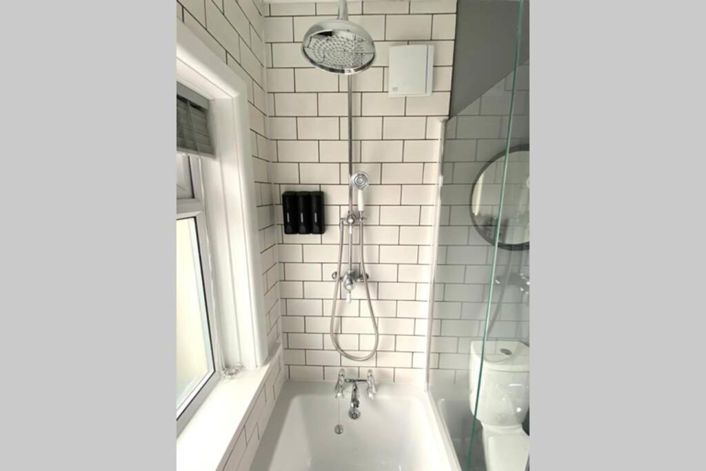 Spacious 2 Bed Apt Sleeps 4 Near Bournemouth Beach Bagian luar foto