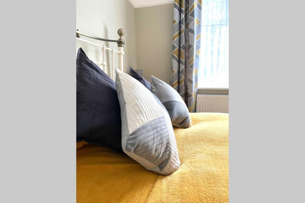 Spacious 2 Bed Apt Sleeps 4 Near Bournemouth Beach Bagian luar foto
