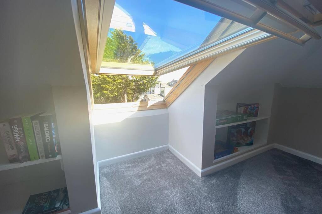 Spacious 2 Bed Apt Sleeps 4 Near Bournemouth Beach Bagian luar foto
