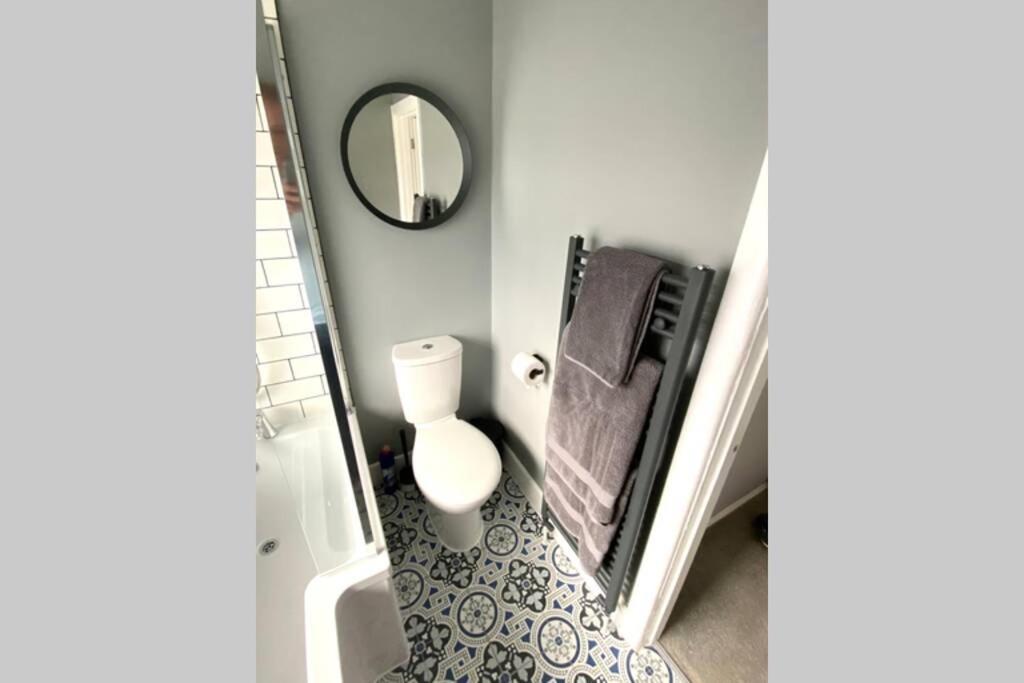 Spacious 2 Bed Apt Sleeps 4 Near Bournemouth Beach Bagian luar foto