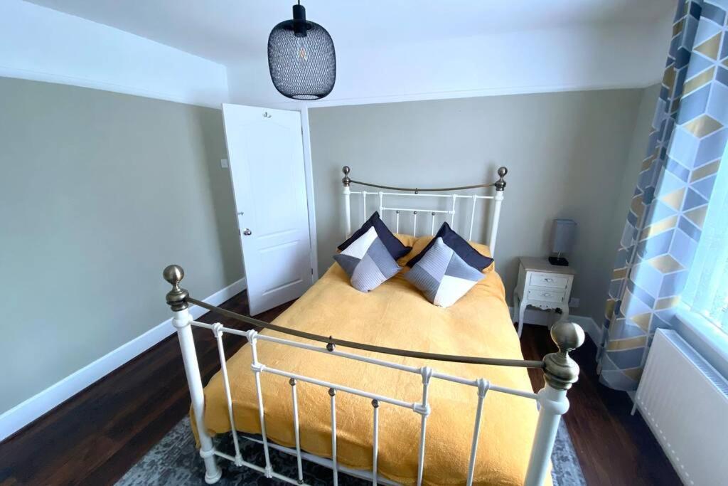 Spacious 2 Bed Apt Sleeps 4 Near Bournemouth Beach Bagian luar foto