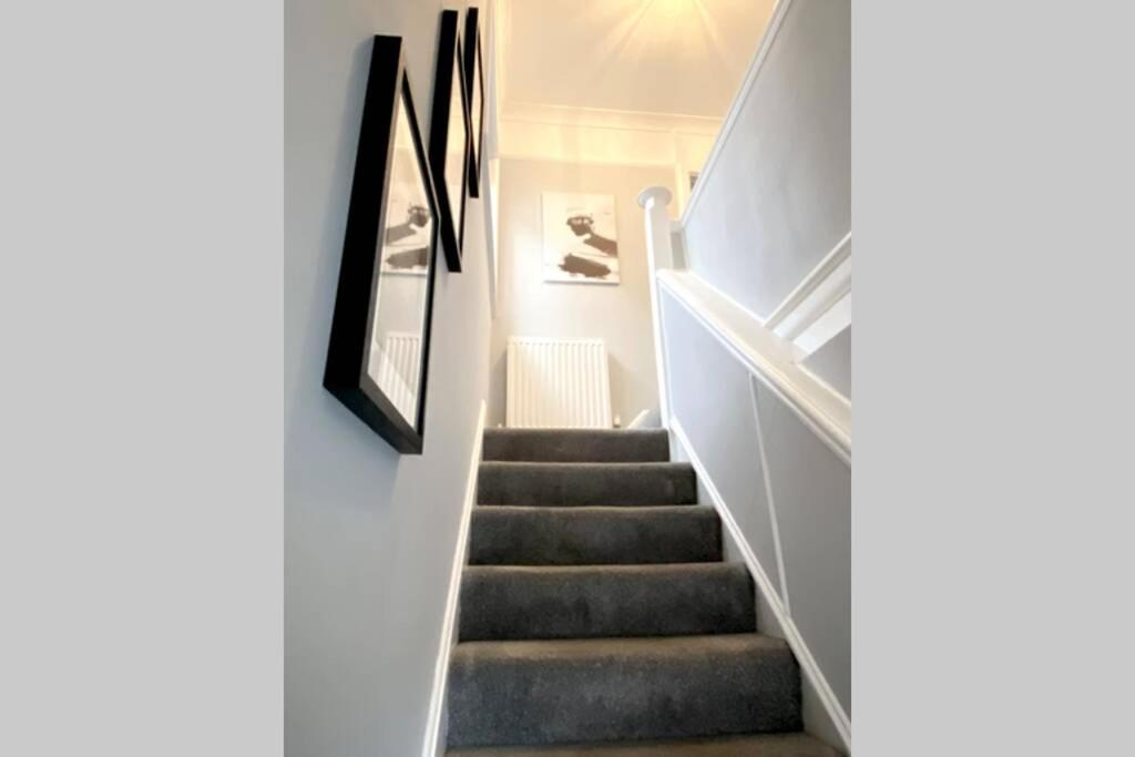 Spacious 2 Bed Apt Sleeps 4 Near Bournemouth Beach Bagian luar foto