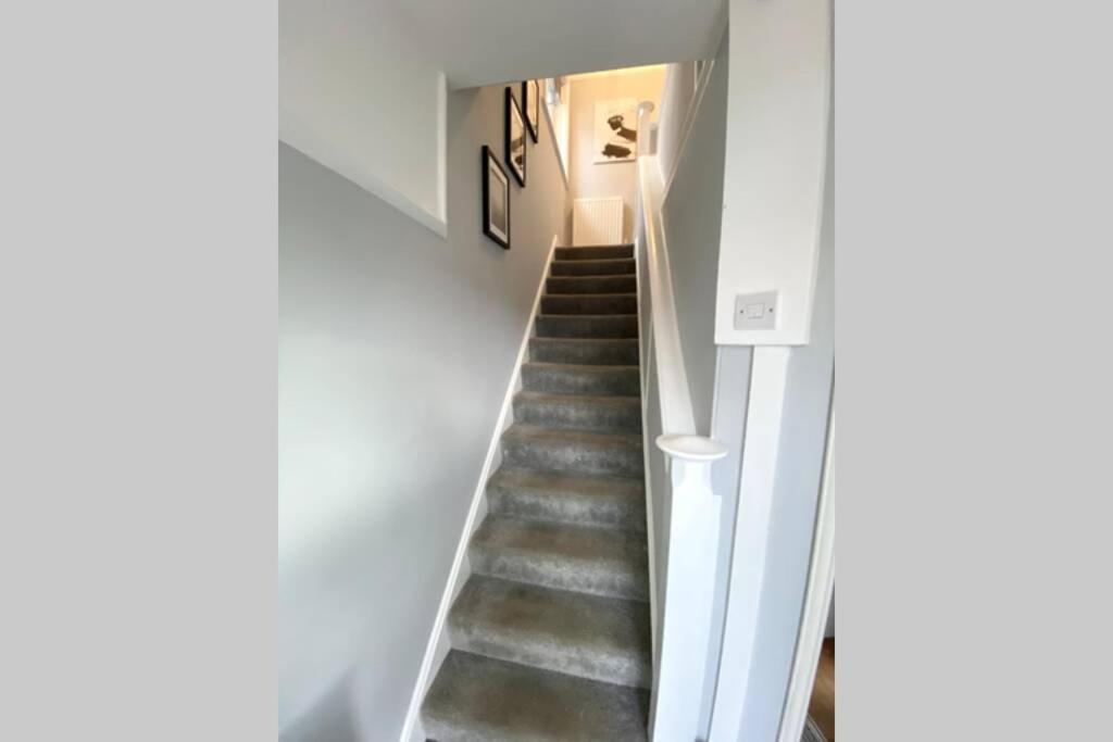 Spacious 2 Bed Apt Sleeps 4 Near Bournemouth Beach Bagian luar foto